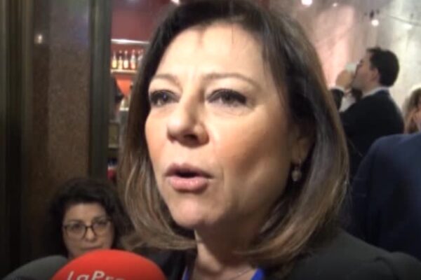 Coronavirus, De Micheli: “Salvini si sta comportando da sciacallo”