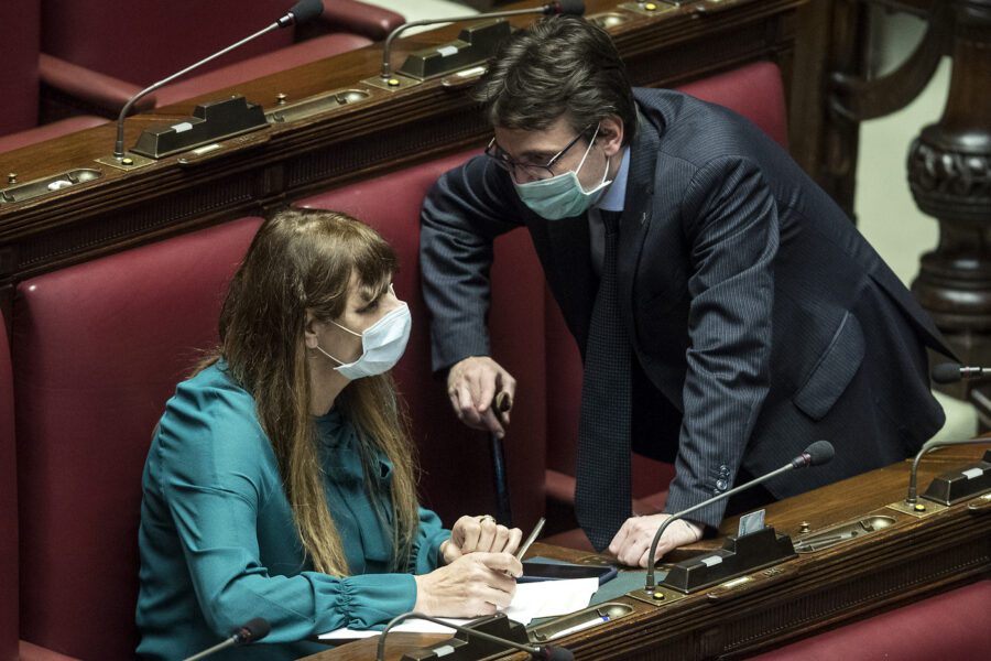 Coronavirus, psicosi anche in Parlamento: sparisce l’Amuchina dai bagni