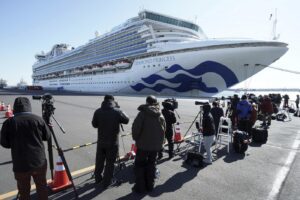 Coronavirus, morti 2 passeggeri della Diamond Princess. In Cina altri 114 contagi