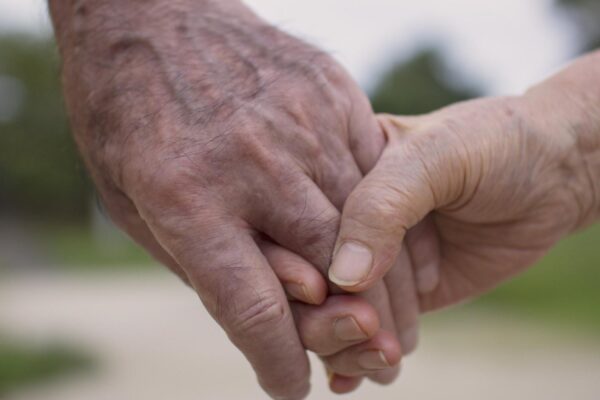 Muore al funerale del marito: la storia di Attilio e Antonietta, una vita in simbiosi