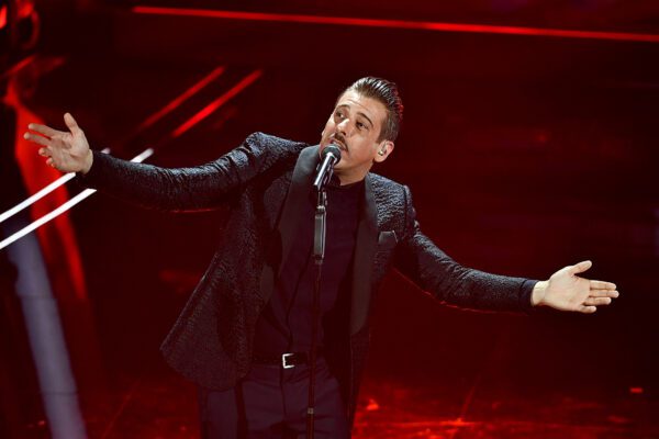 Francesco Gabbani canta “Viceversa”, testo e musica della canzone di Sanremo 2020