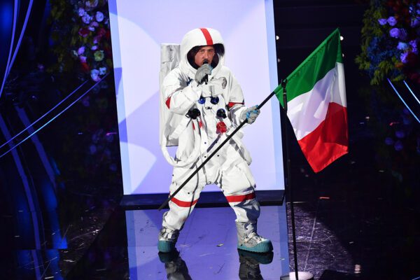 Francesco Gabbani canta “L’Italiano”