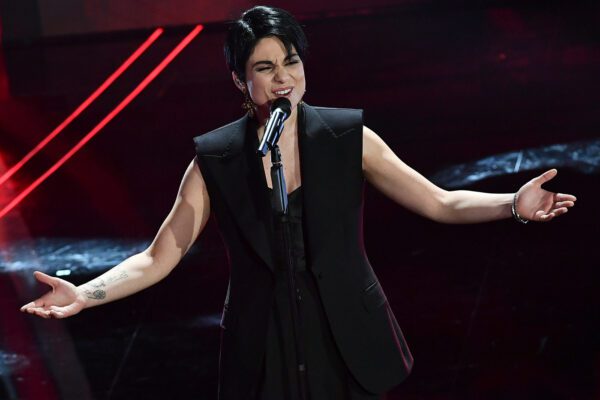 Giordana Angi canta “Come mia madre”, testo e musica della canzone di Sanremo 2020