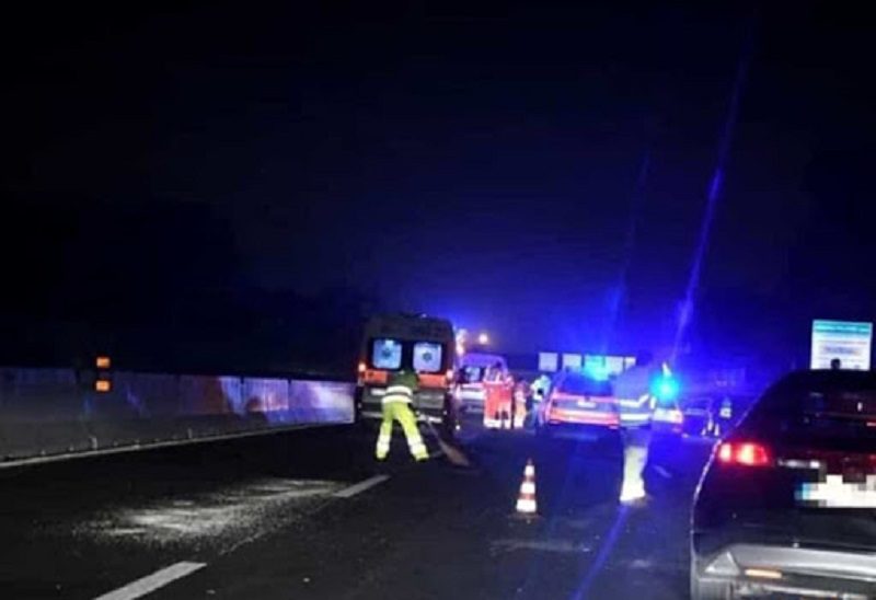 Schianto in autostrada tra due camion: ferito uno degli autisti