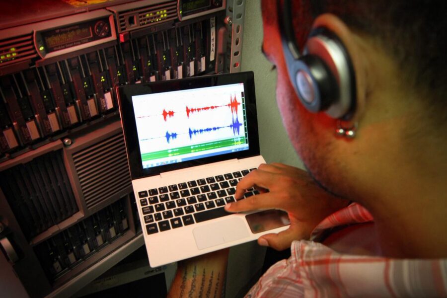 Intercettazioni, Procura di Napoli sempre più Grande Fratello: ma sei indagini su dieci muoiono