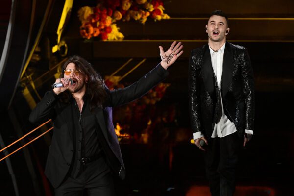 Junior Cally con i Viito canta “Vado al massimo”