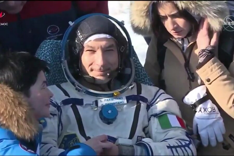 “Che viaggio”, il ritorno sulla terra di Luca Parmitano dopo 201 giorni nello spazio