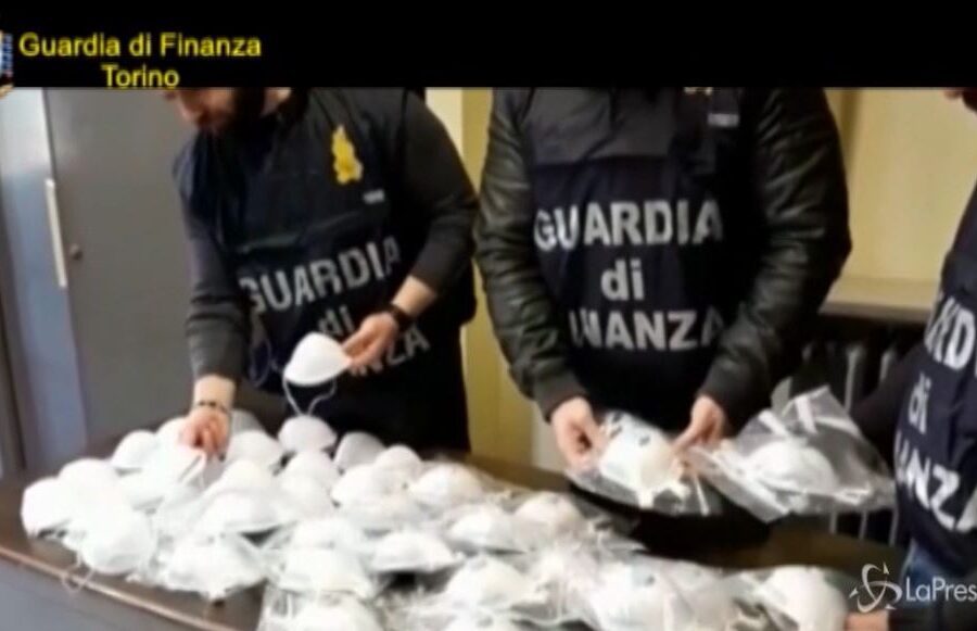 Gli sciacalli del coronavirus, mascherine-truffa vendute a 5mila euro: denunciati 22 imprenditori