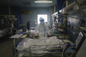 Coronavirus, la lettera dei medici in quarantena: “Malati lasciati soli”