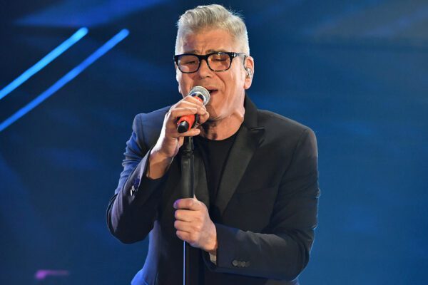 Michele Zarrillo canta “Nell’estasi o nel fango”, testo e musica della canzone di Sanremo 2020