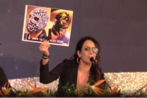 Sanremo, Gessica Notaro contro Junior Cally: “Entrambi abbiamo una maschera…”