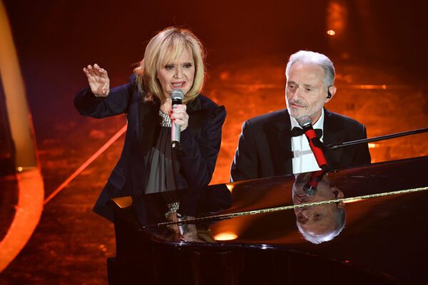 Rita Pavone con Amedeo Minghi – “1950”