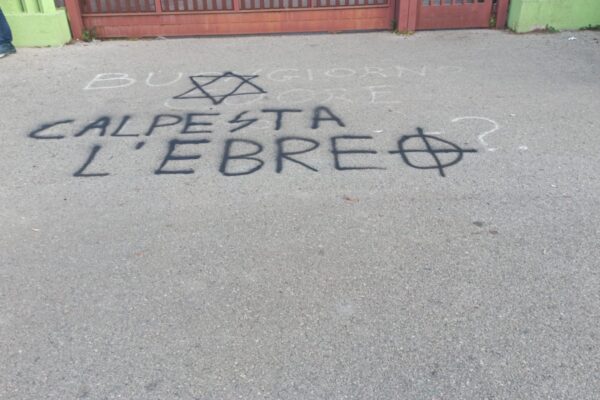 Pomezia, scritte antisemite fuori a due scuole nel Giorno della Memoria