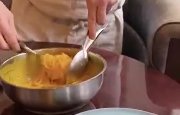 [VIDEO] La carbonara dello chef Gordon Ramsay scatena le proteste su Twitter: “Spero sia uno scherzo”