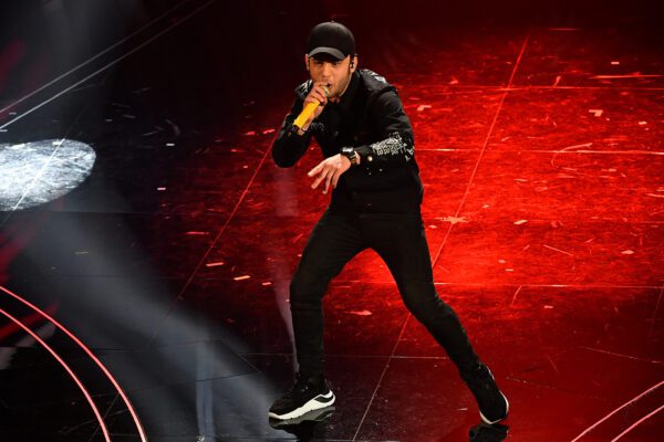 Rancore canta “Eden”, testo e musica della canzone di Sanremo 2020