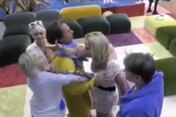 GFVip, rissa tra Valeria Marini e Antonella Elia