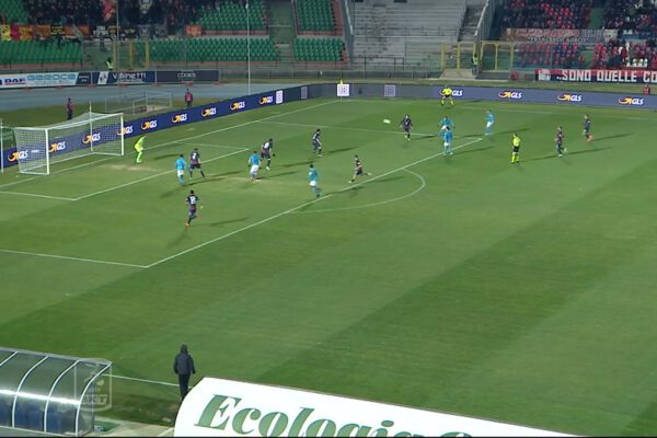 Eurogol di Roberto Insigne in Cosenza Benevento 0-1