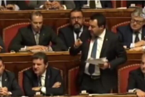 Gregoretti, Salvini: “Mi dispiace per i miei figli”. I dem lo interrompono e si indigna