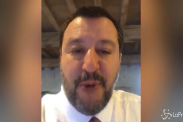 Salvini e la rivoluzione delle Sardine: “Foto con Soros, Benetton e Toscani, alla faccia del nuovo”
