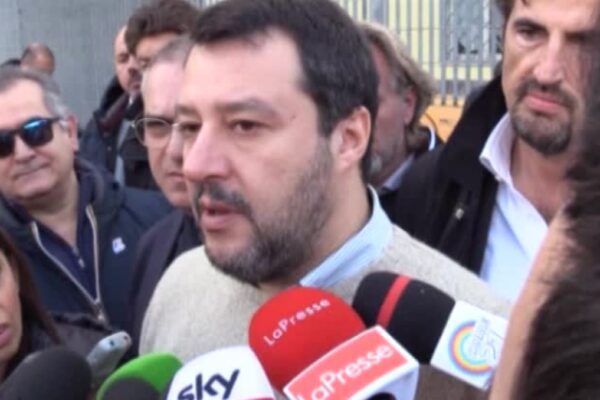 Tensione Conte-Renzi, Salvini: “Hanno stufato, prima si vota meglio è”