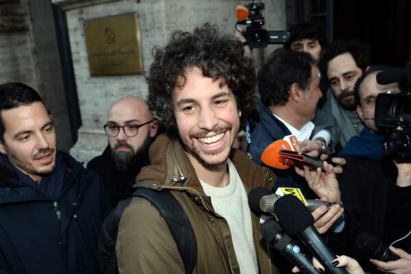 Sardine, l’annuncio di Santori: “Forse la stagione delle piazze è finita”