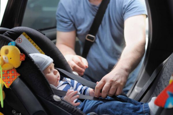 Seggiolini anti-abbandono, parte l’assegnazione del bonus: come richiederlo