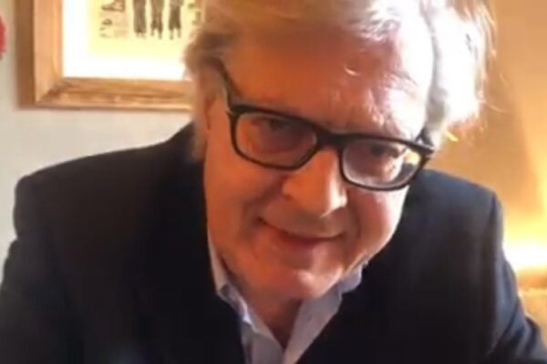 Sgarbi contro Gratteri e la giustizia show: “Giù le mani dagli innocenti”