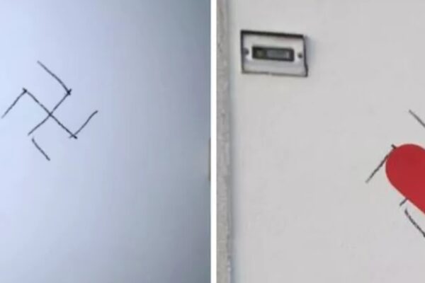 Svastica disegnata sulla casa di una deportata, i cittadini la coprono con un cuore