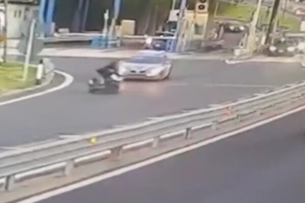 Va contromano in Tangenziale e commette nove infrazioni: multa record