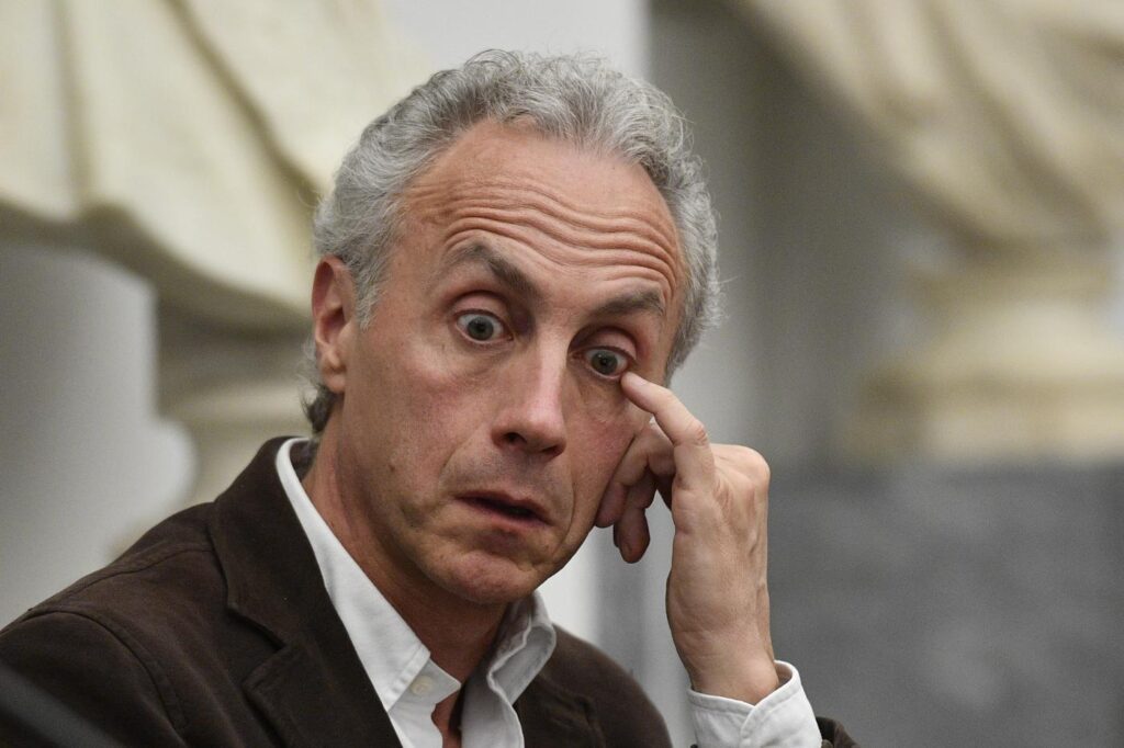 Travaglio Mette Le Mani Sull Eni Ma Sui Social Una Caporetto Il 