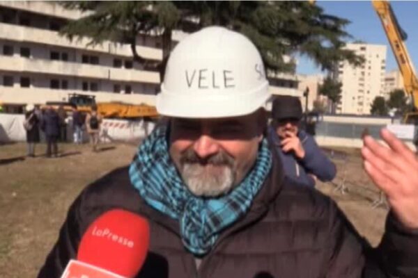 Scampia, la gente è divisa: “Giorno storico” e “momento tristissimo”