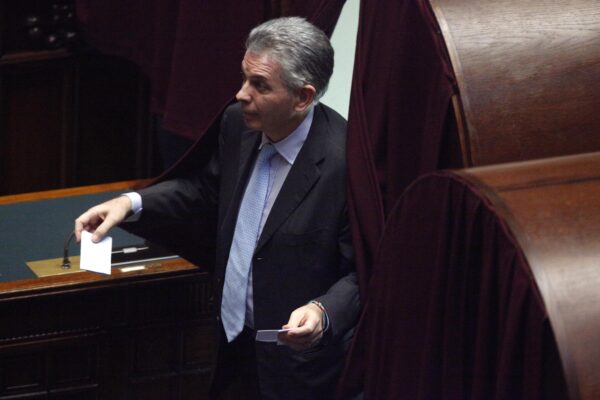 Bancarotta e riciclaggio, condannato a 8 anni l’ex senatore Nespoli