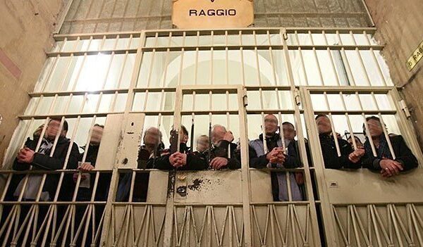 Riportiamo la legalità nelle carceri, l’appello congiunto Camere Penali e Riformista