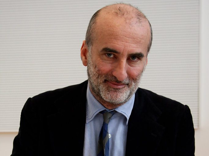 “Fingo di andare a fare la spesa”, scatta la quarantena obbligatoria per il giornalista