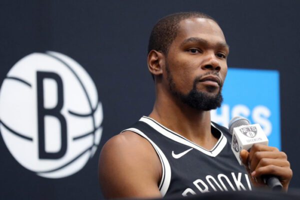 Coronavirus, positivo Kevin Durant. La stella Nba: “Sto bene”
