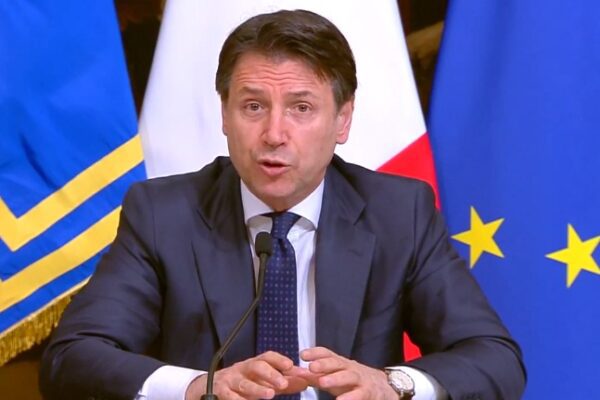 Coronavirus, Conte chiude tutto: “E’ la crisi più grande dal dopoguerra”