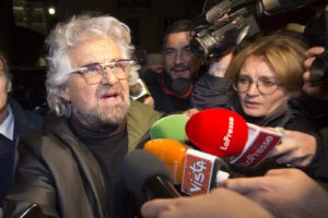 Reddito di base universale, la nuova proposta di Beppe Grillo