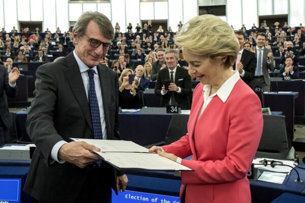 David Sassoli passa da Don Milani alla cinica Ursula Von Der Leyen