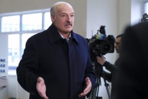 Lukashenko parla ai giornalisti (Nikolai Petrov/BelTA Pool Photo via AP)