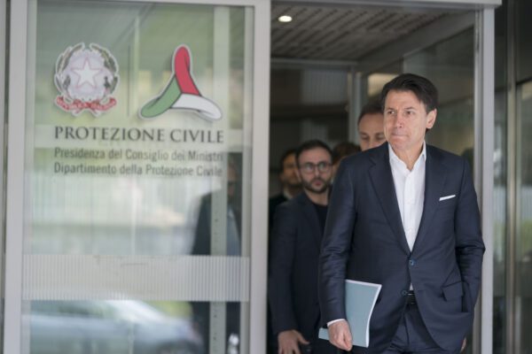 Coronavirus, Conte: “Pronti a misure drastiche”. Il primario di Codogno: “Ore decisive”