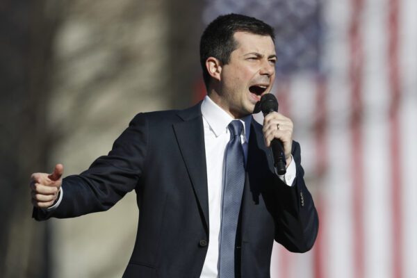 Primarie Usa 2020, Pete Buttigieg si ritira dalla corsa alla Casa Bianca