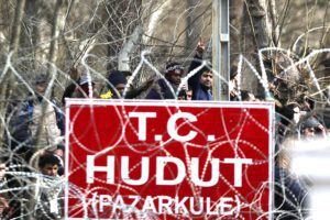 Profughi trattati come merce di scambio, a Lesbo muore l’umanità dell’Ue