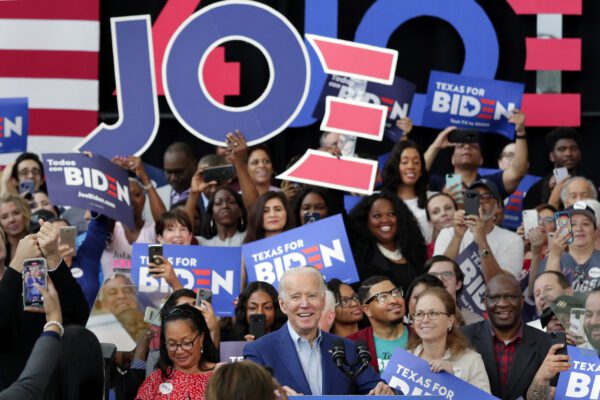 SuperTuesday, Joe Biden trionfa alle primarie Usa: “Siamo vivi e faremo fare bagagli a Trump”