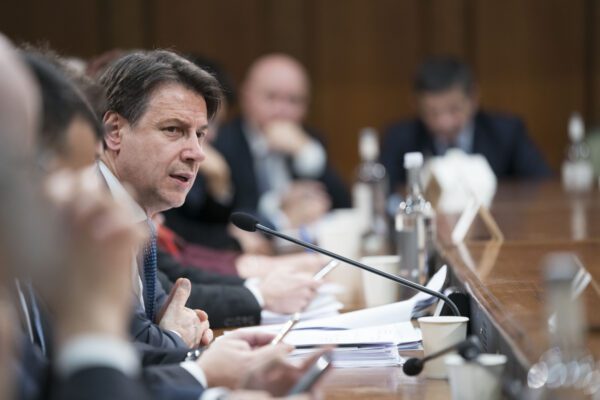 Coronavirus, il Governo rinvia il referendum: stanziati 7,5 per famiglie e imprese