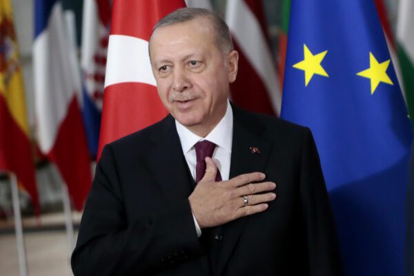 Decisione sui migranti, braccio di ferro tra Erdogan e UE: Italia esclusa