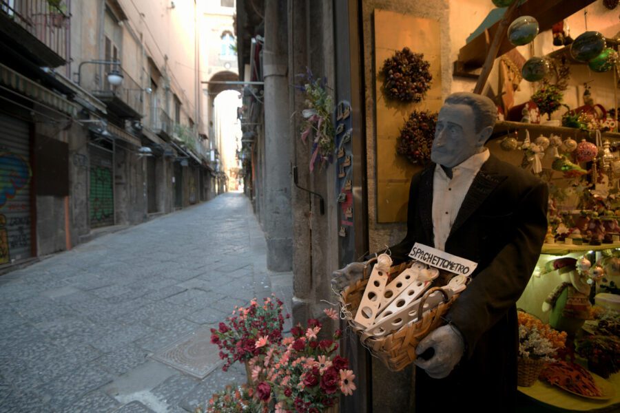 Da ‘Adda passà a nuttata’ ad ‘Andrà tutto bene’, magari!