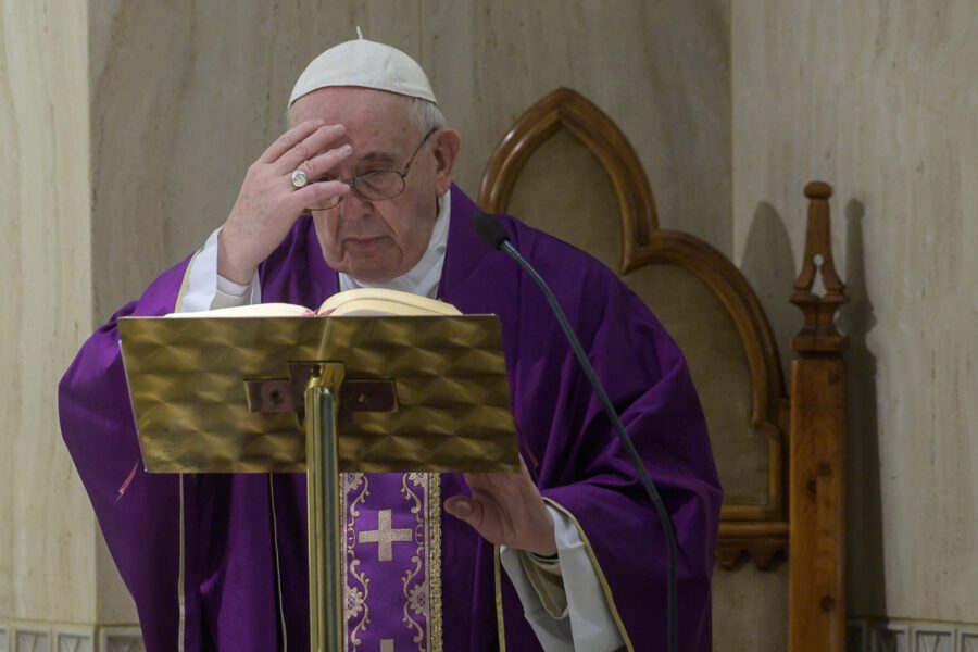 Coronavirus, Papa Francesco: “Prego per chi continua a lavorare per garantire il funzionamento della società”