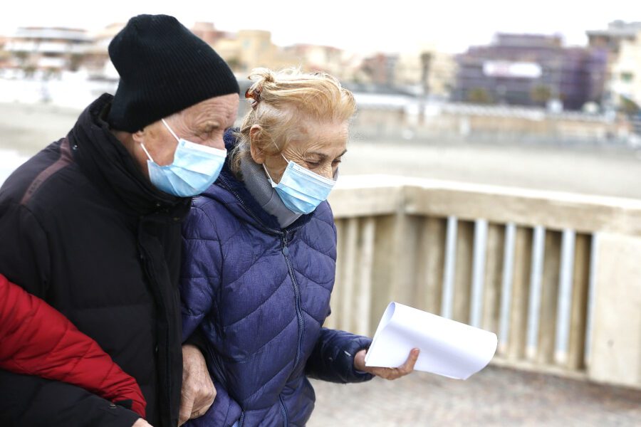 Coronavirus, il ministro iraniano: “Qui un morto ogni 10 minuti”. Ma in Italia si muore ogni 3