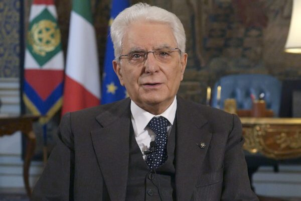 L’appello all’unità di Mattarella: “Ne usciremo insieme. Ma Europa comprenda prima che sia troppo tardi”