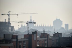 Il Duomo di Milano avvolto nello smog (Claudio Furlan/lapresse
05-11-2017 Milano)